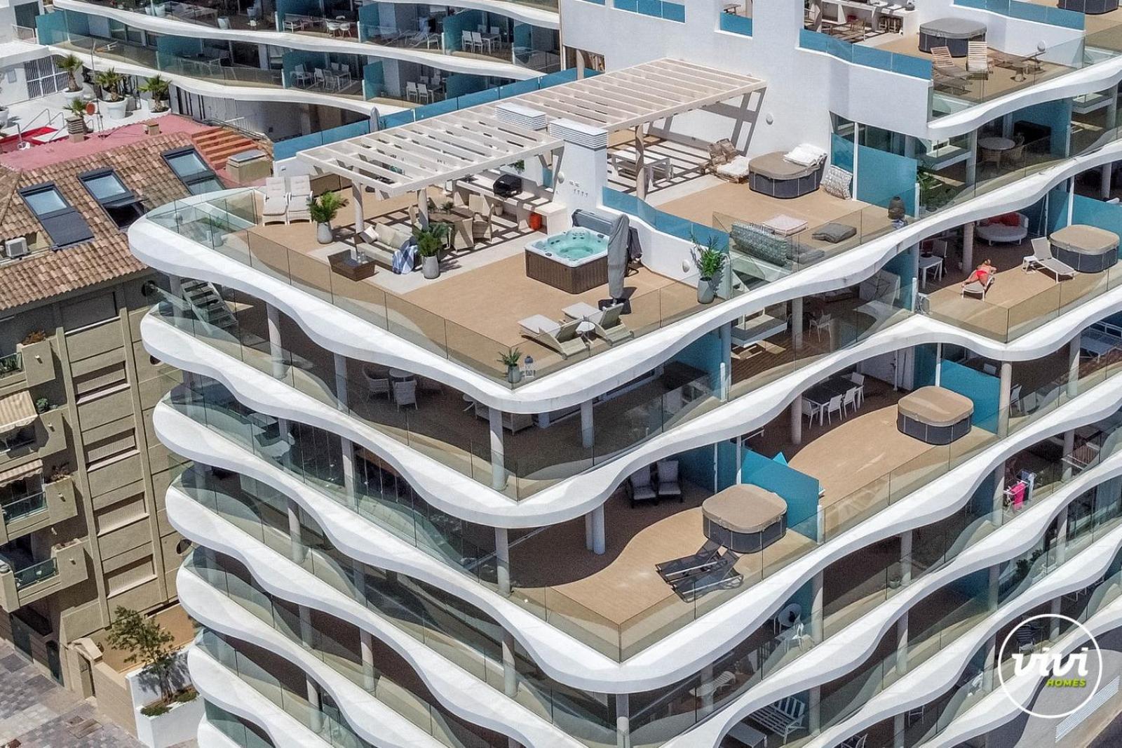Vivi Homes - Kenzo Pool, Terrace & Sea View Appartement *