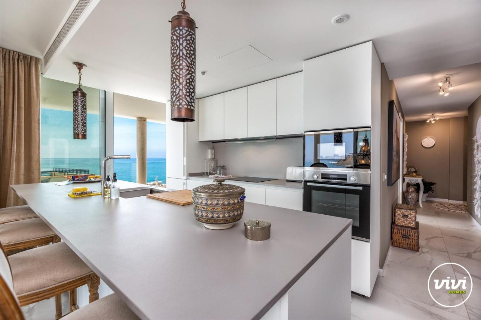 Vivi Homes - Kenzo Pool, Terrace & Sea View Appartement